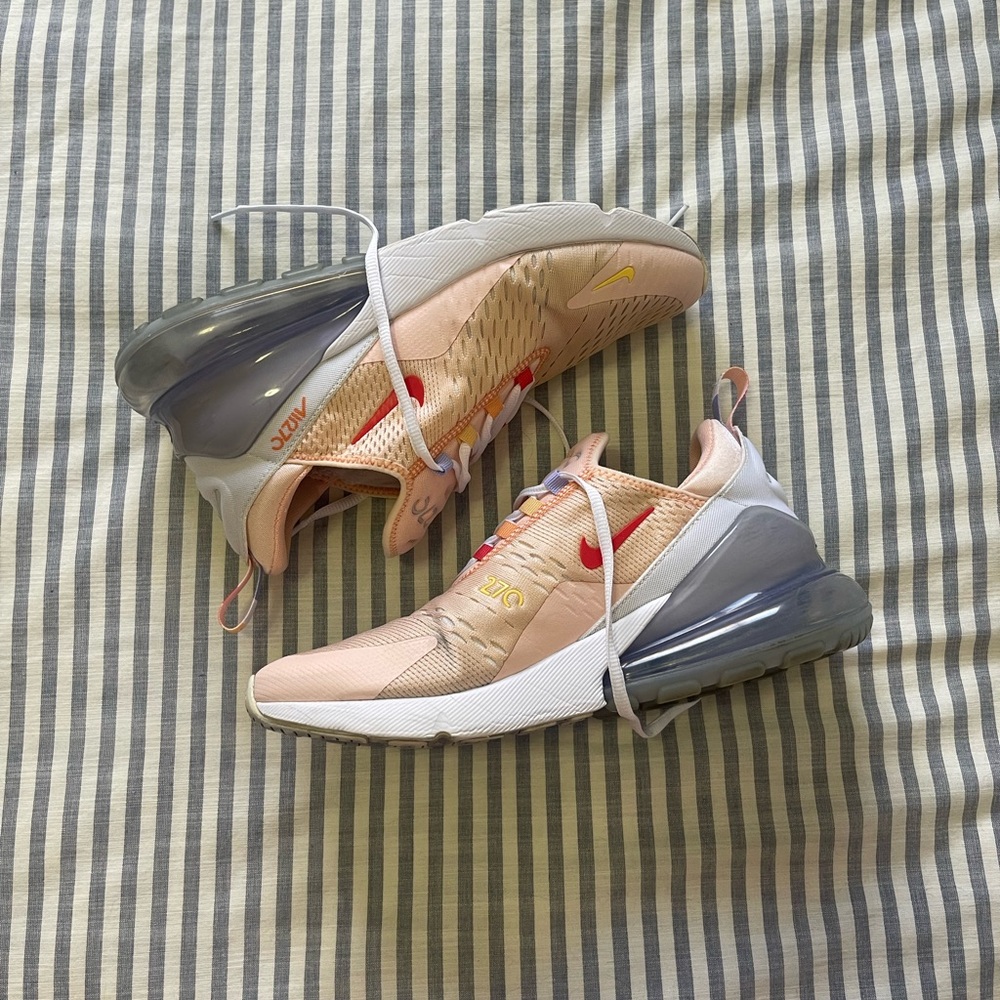 W Nike AirMax 270 sz 9.5